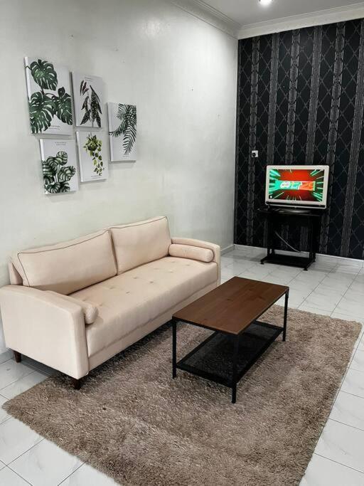 Manjung Modern + Cozy Terrace Home 卢穆特 外观 照片